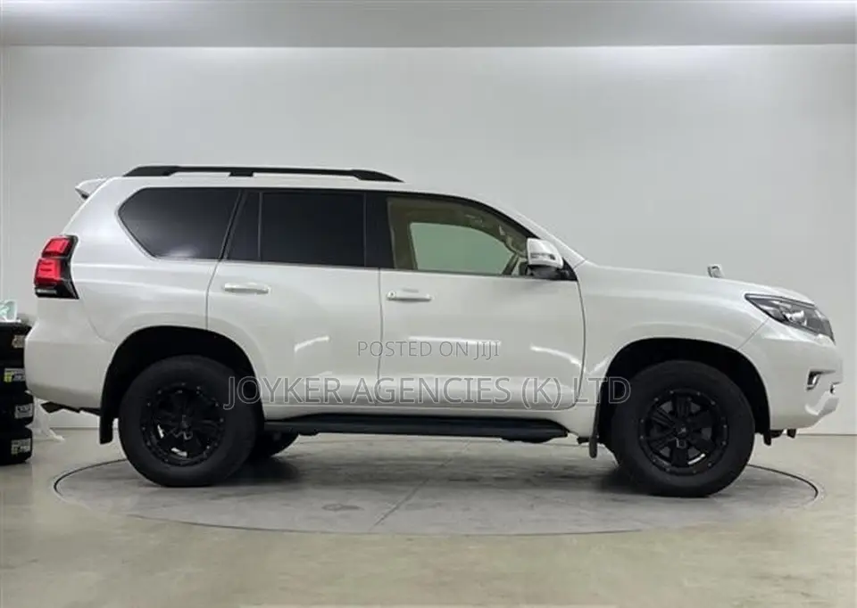 Toyota Land Cruiser Prado 2.8 2019 White