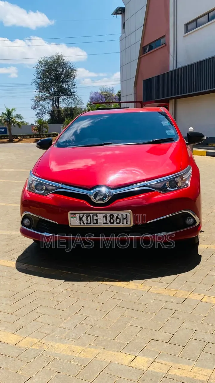 Toyota Auris 2015 Red