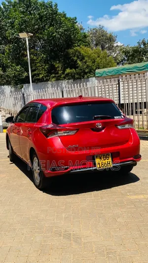 Toyota Auris 2015 Red