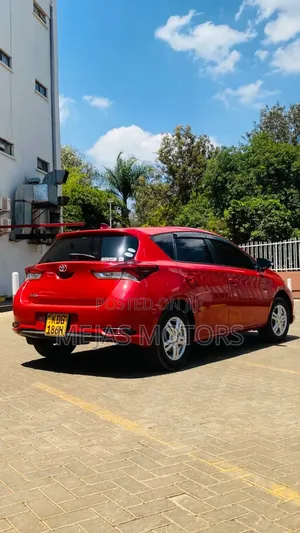 Toyota Auris 2015 Red