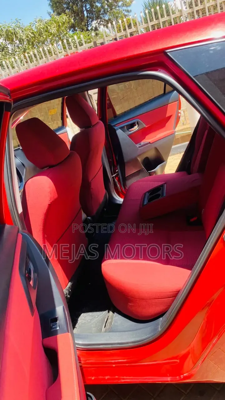 Toyota Auris 2015 Red