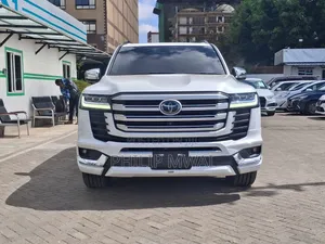 Toyota Land Cruiser 2024 White