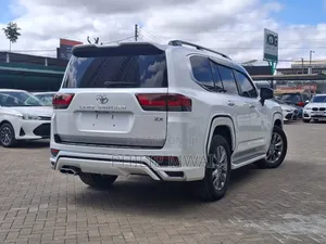 Toyota Land Cruiser 2024 White
