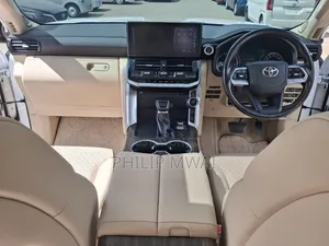 Toyota Land Cruiser 2024 White