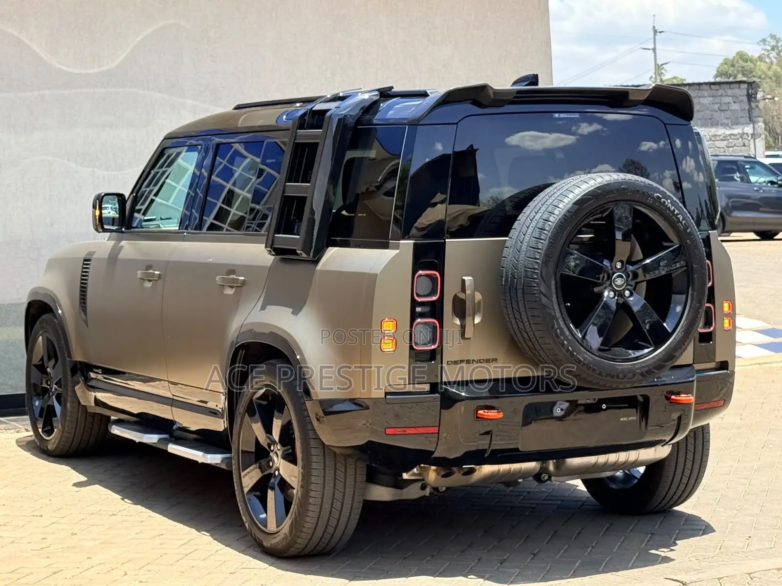 Land Rover Defender 2022