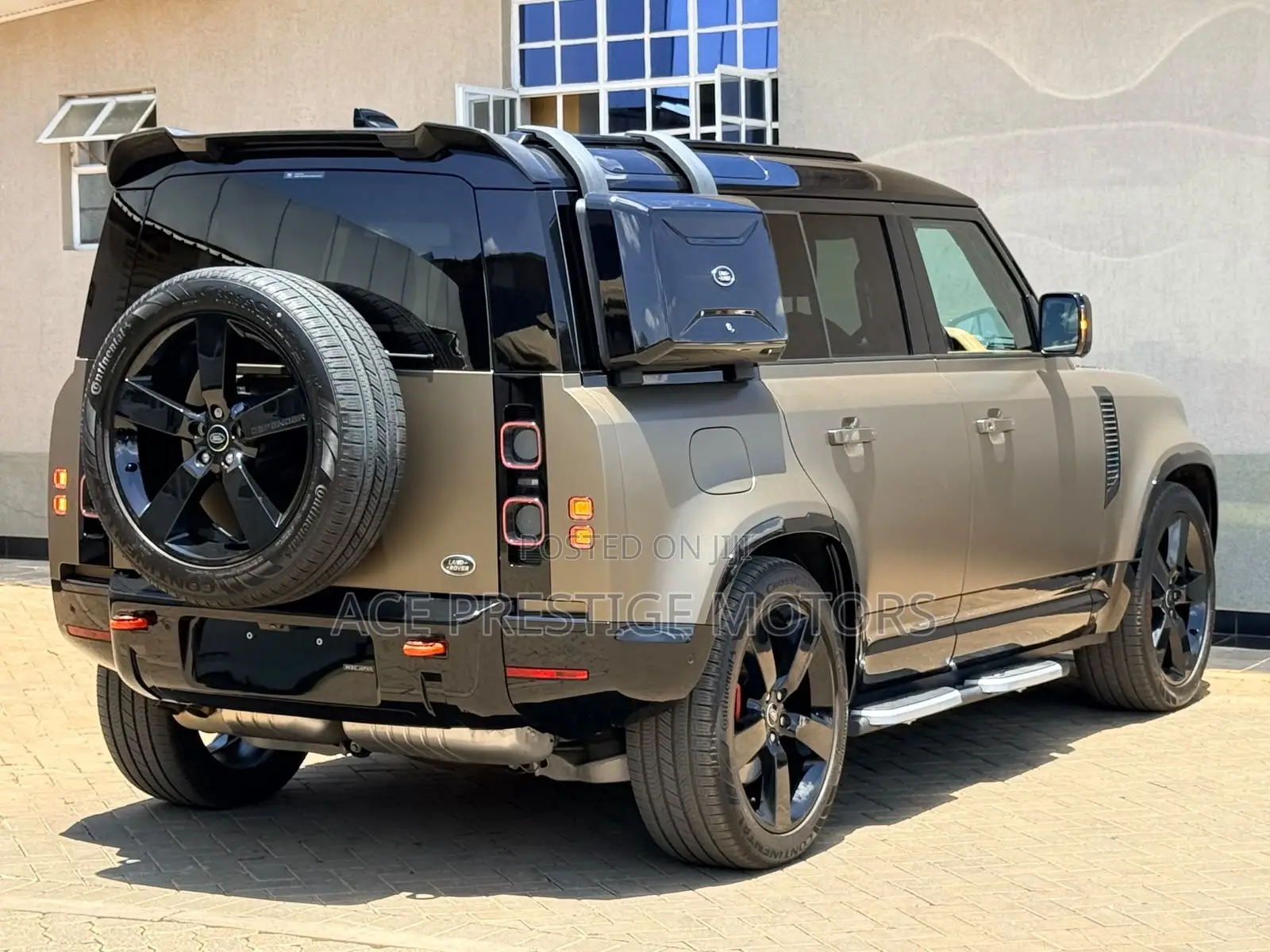 Land Rover Defender 2022