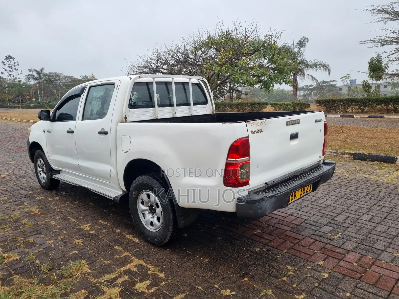 Toyota Hilux 2010 White