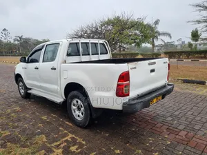 Toyota Hilux 2010 White