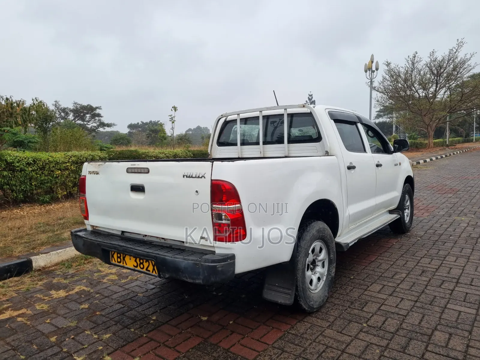 Toyota Hilux 2010 White