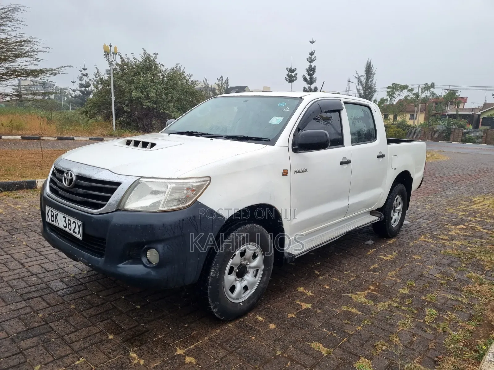 Toyota Hilux 2010 White