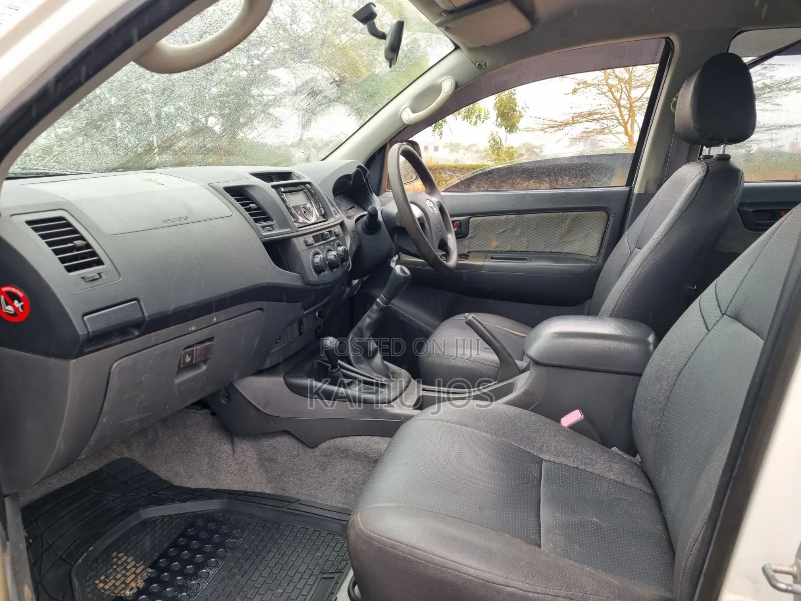 Toyota Hilux 2010 White