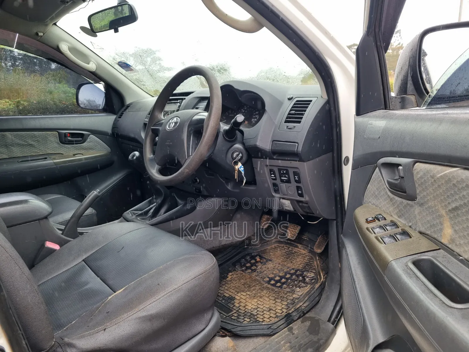 Toyota Hilux 2010 White