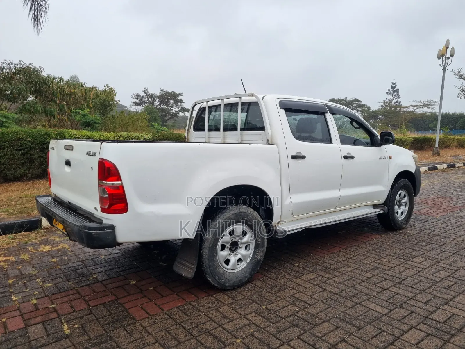 Toyota Hilux 2010 White