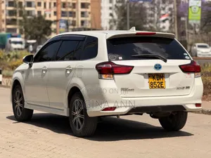 Toyota Corolla Fielder 2016 Silver