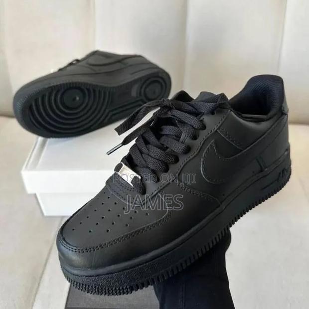 Nike Air Force 1 - Classic Triple White Triple Blackall Sizes
