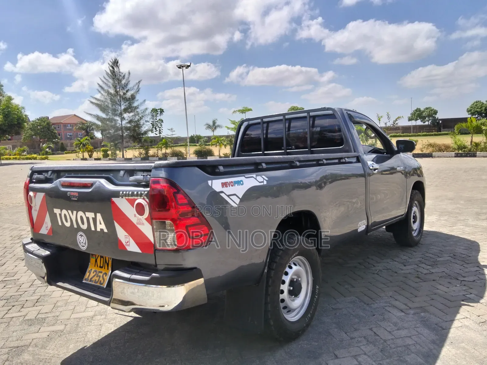 Toyota Hilux 2023 Gray