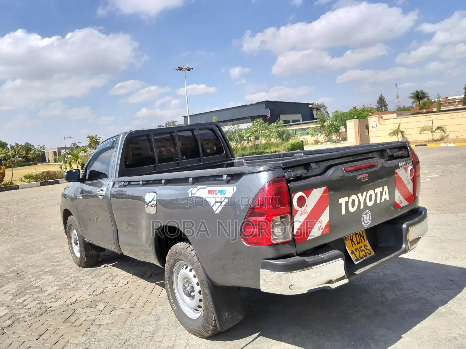 Toyota Hilux 2023 Gray