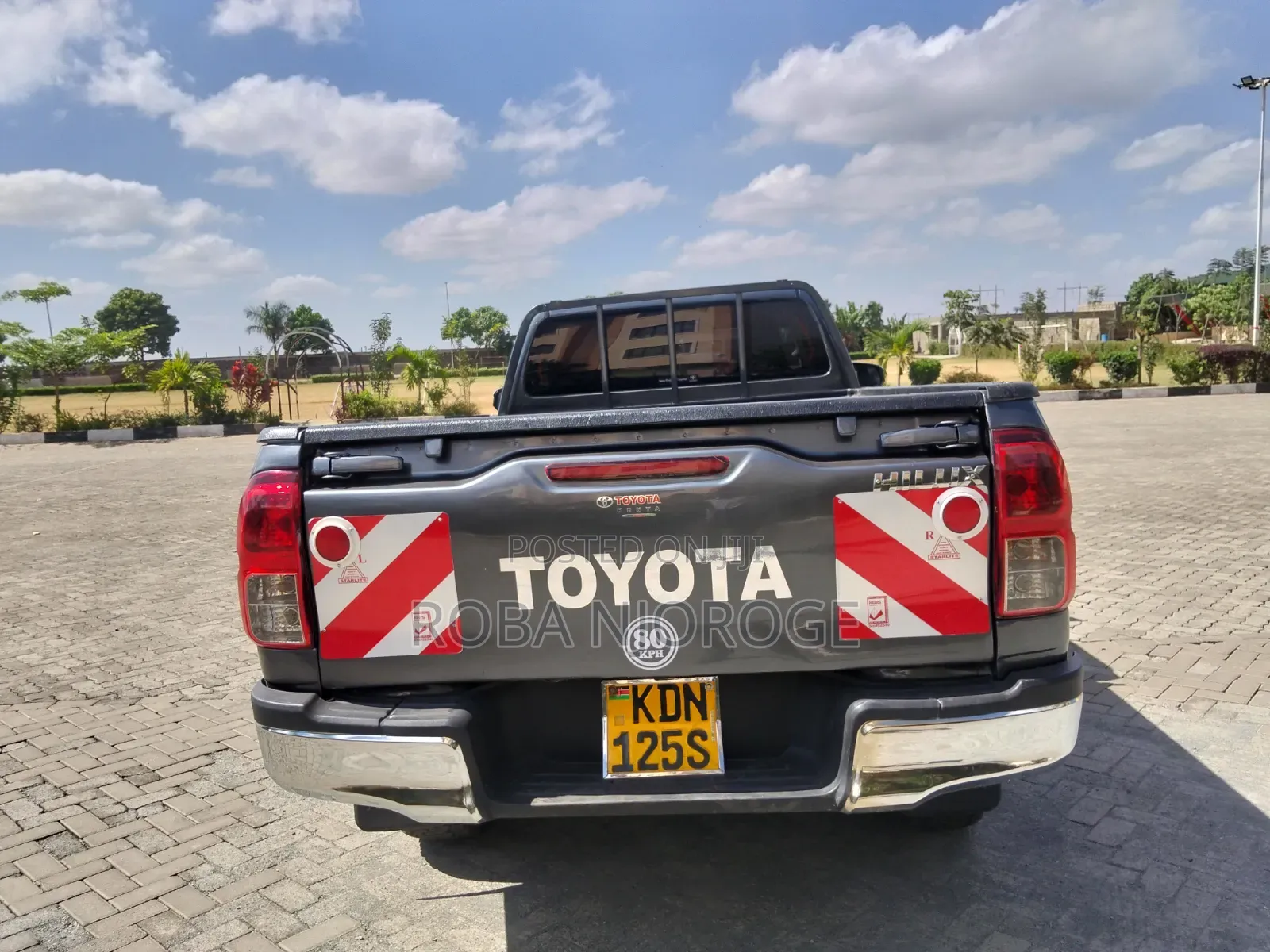 Toyota Hilux 2023 Gray