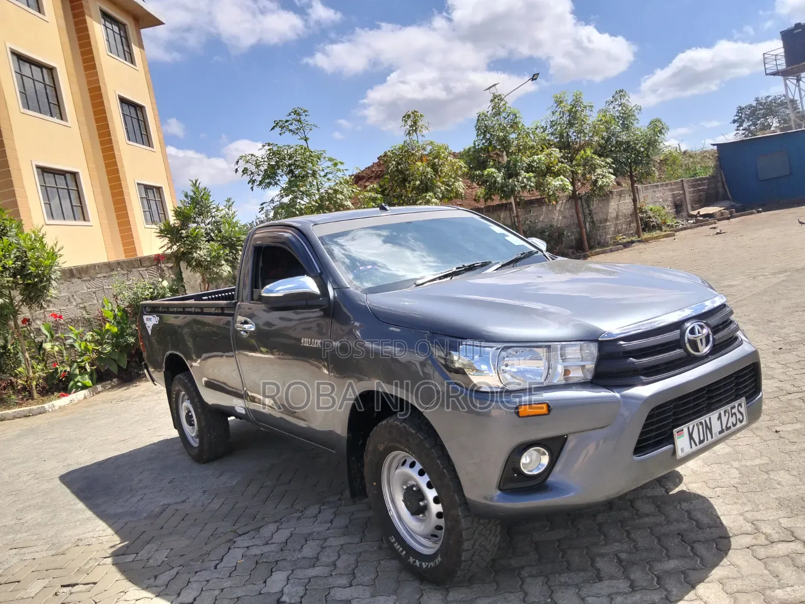 Toyota Hilux 2023 Gray