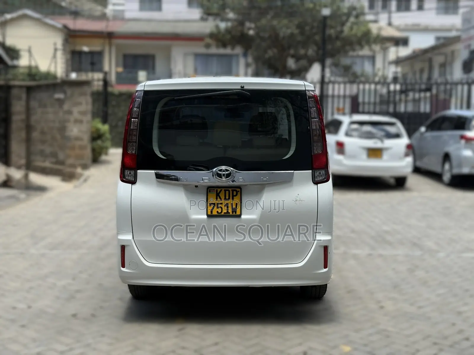 Toyota Noah 2.0 FWD (7 Seater) 2017 White