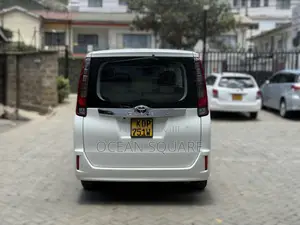 Toyota Noah 2.0 FWD (7 Seater) 2017 White