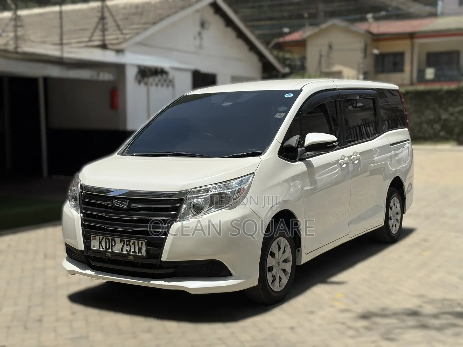 Toyota Noah 2.0 FWD (7 Seater) 2017 White