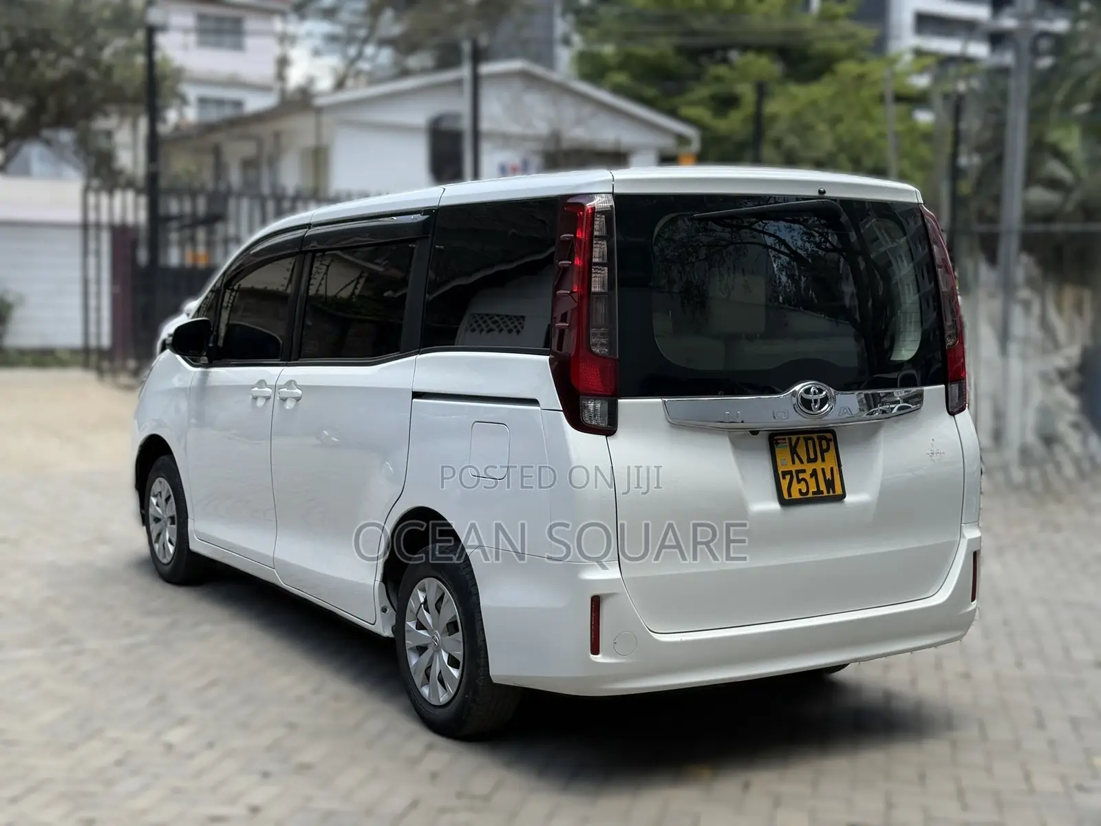 Toyota Noah 2.0 FWD (7 Seater) 2017 White