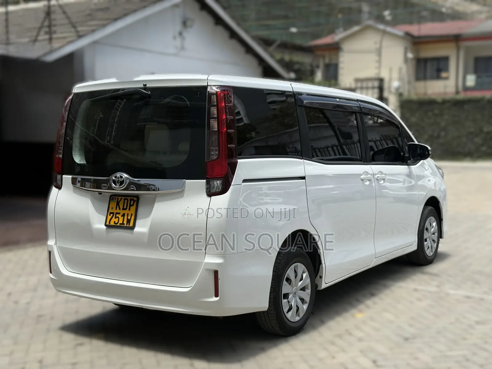Toyota Noah 2.0 FWD (7 Seater) 2017 White