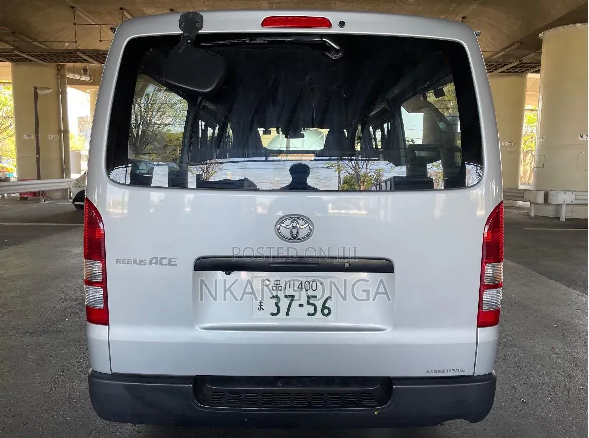 Toyota GranAce 2019 Silver