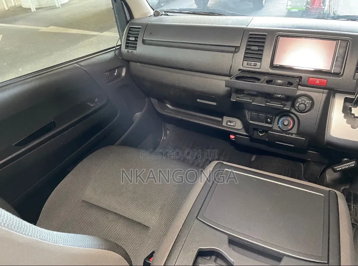 Toyota GranAce 2019 Silver