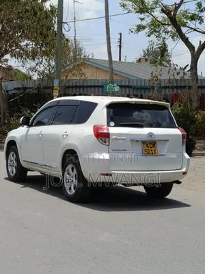 Toyota Vanguard 2010 White