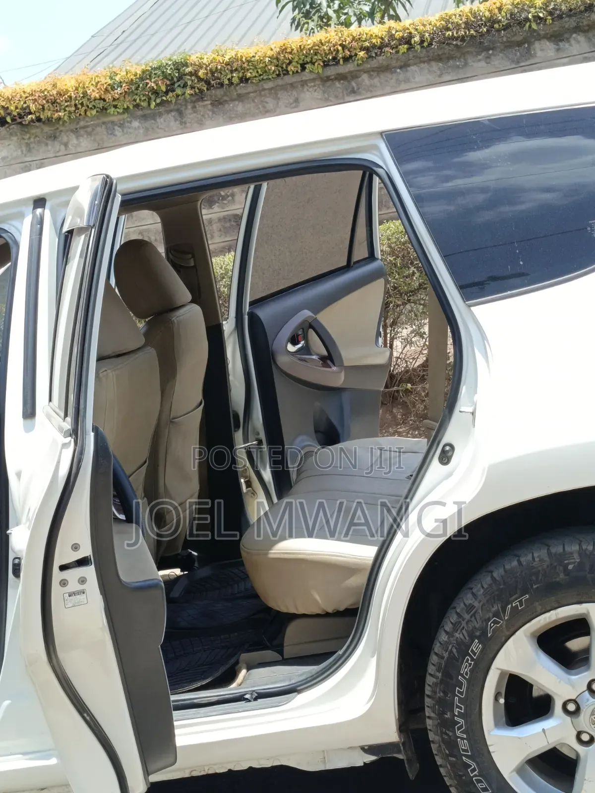 Toyota Vanguard 2010 White