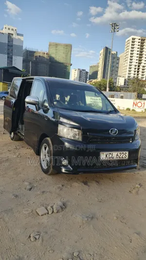 Toyota Voxy V 2WD 7-Seater 2010 Black