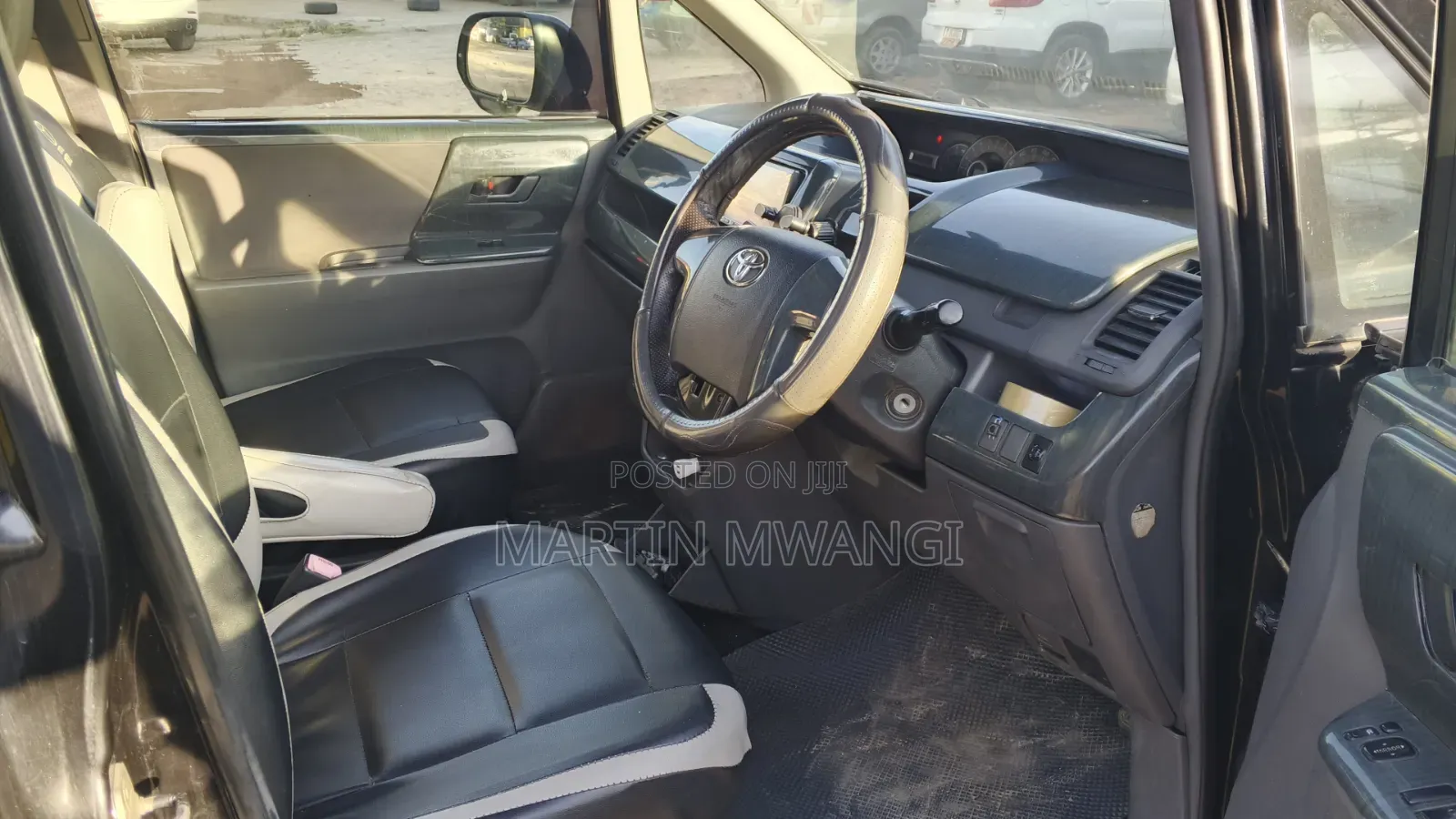 Toyota Voxy V 2WD 7-Seater 2010 Black