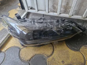 Toyota Fielder 165. Headlights