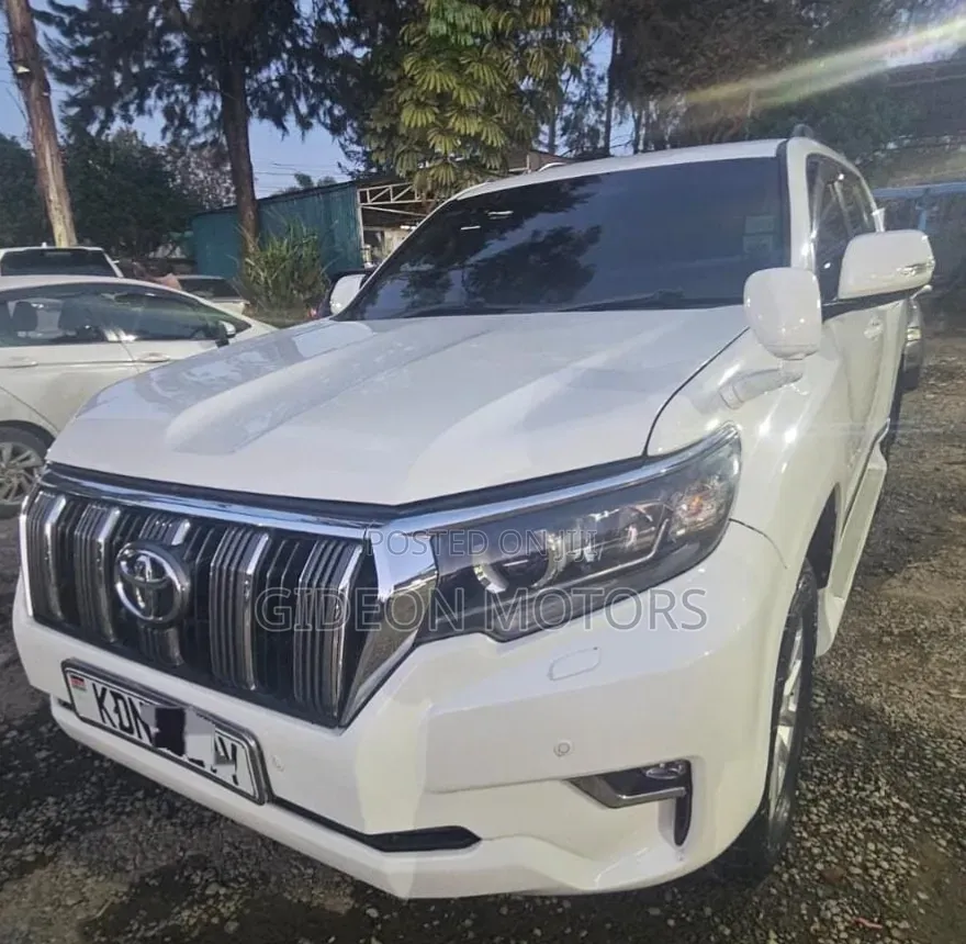 Toyota Land Cruiser 2016 White