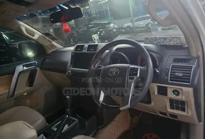Toyota Land Cruiser 2016 White