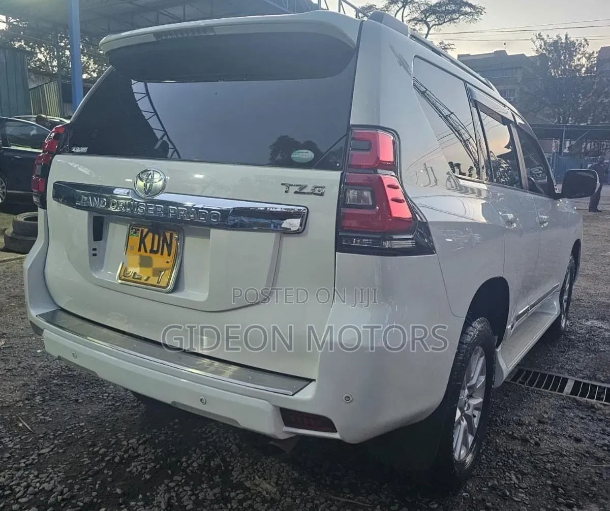 Toyota Land Cruiser 2016 White