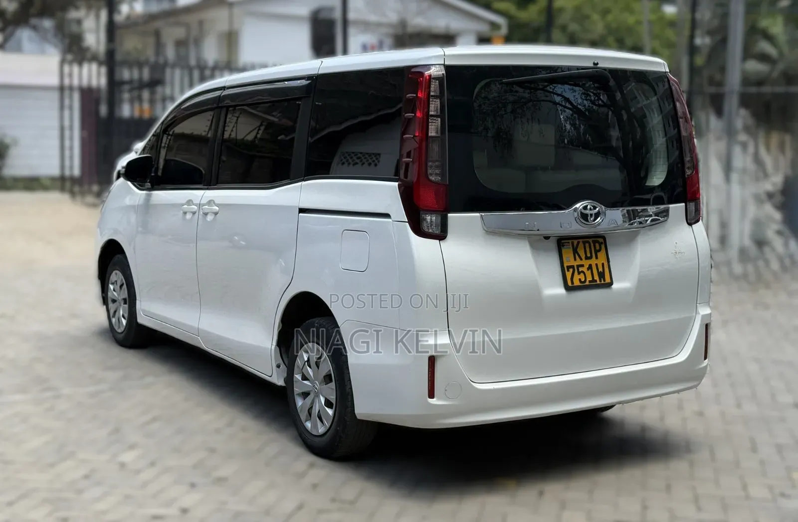 Toyota Noah 2017 White