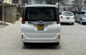 Toyota Noah 2017 White
