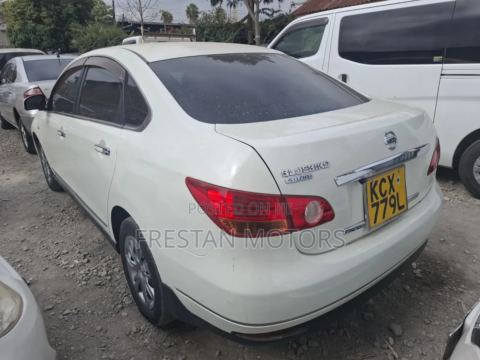 Nissan Bluebird 2012 White