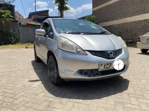 Honda Fit Automatic 2011 Silver