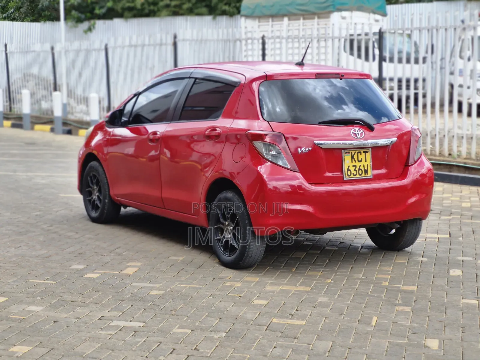 Toyota Vitz 1.3 FWD 5dr 2011 Red