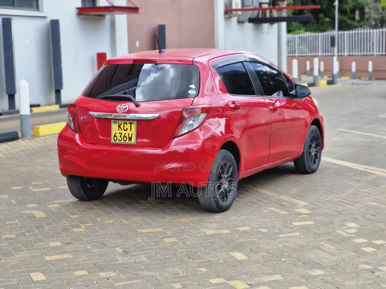 Toyota Vitz 1.3 FWD 5dr 2011 Red