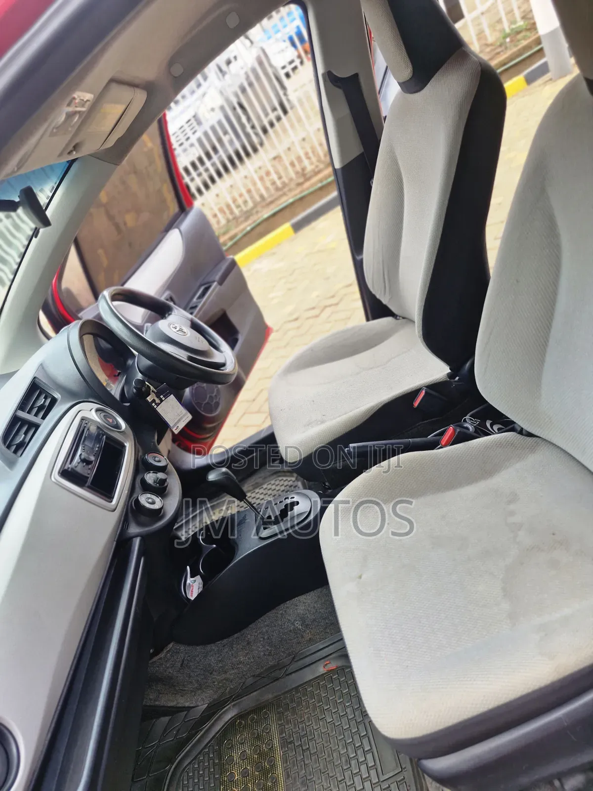 Toyota Vitz 1.3 FWD 5dr 2011 Red
