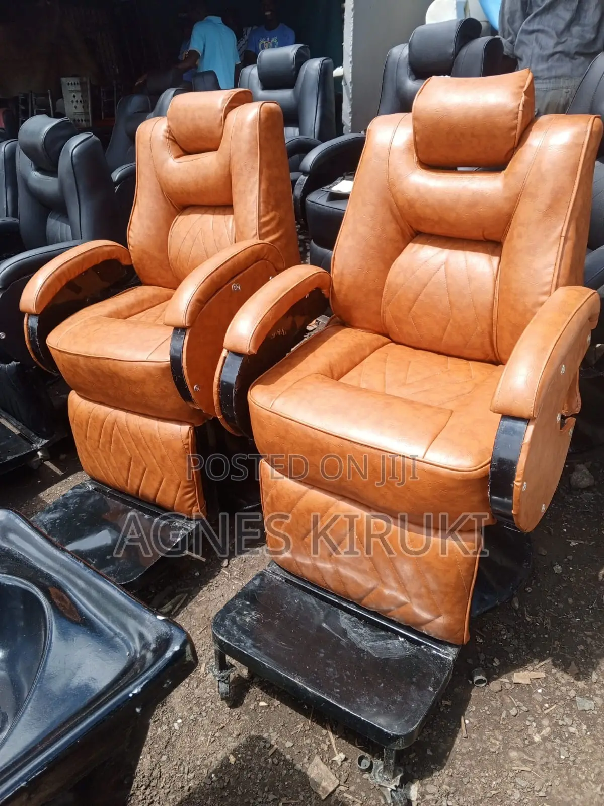 Kinyozi Seat