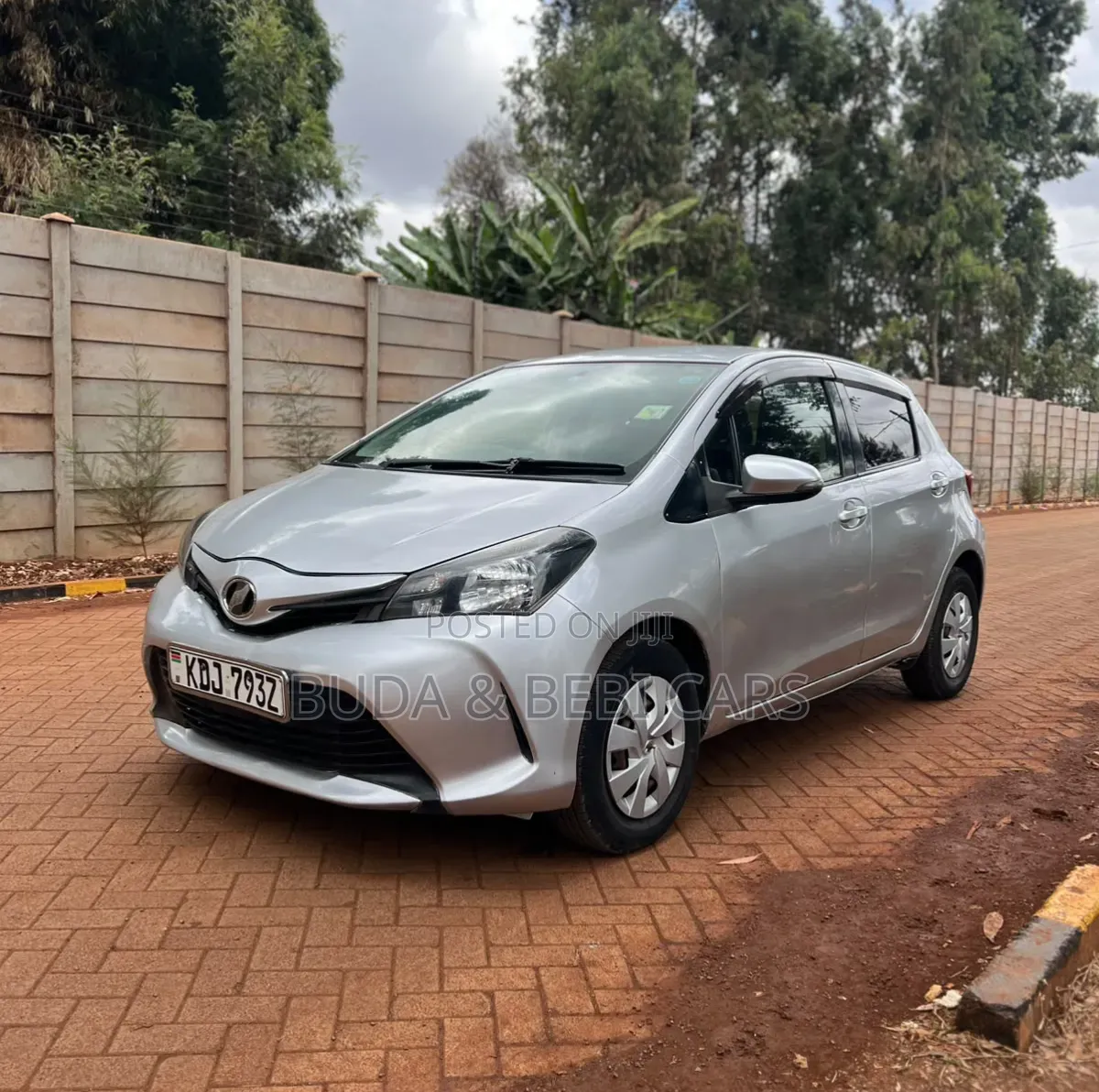 Toyota Vitz 2016 Silver