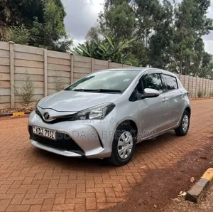Toyota Vitz 2016 Silver