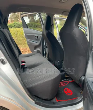 Toyota Vitz 2016 Silver