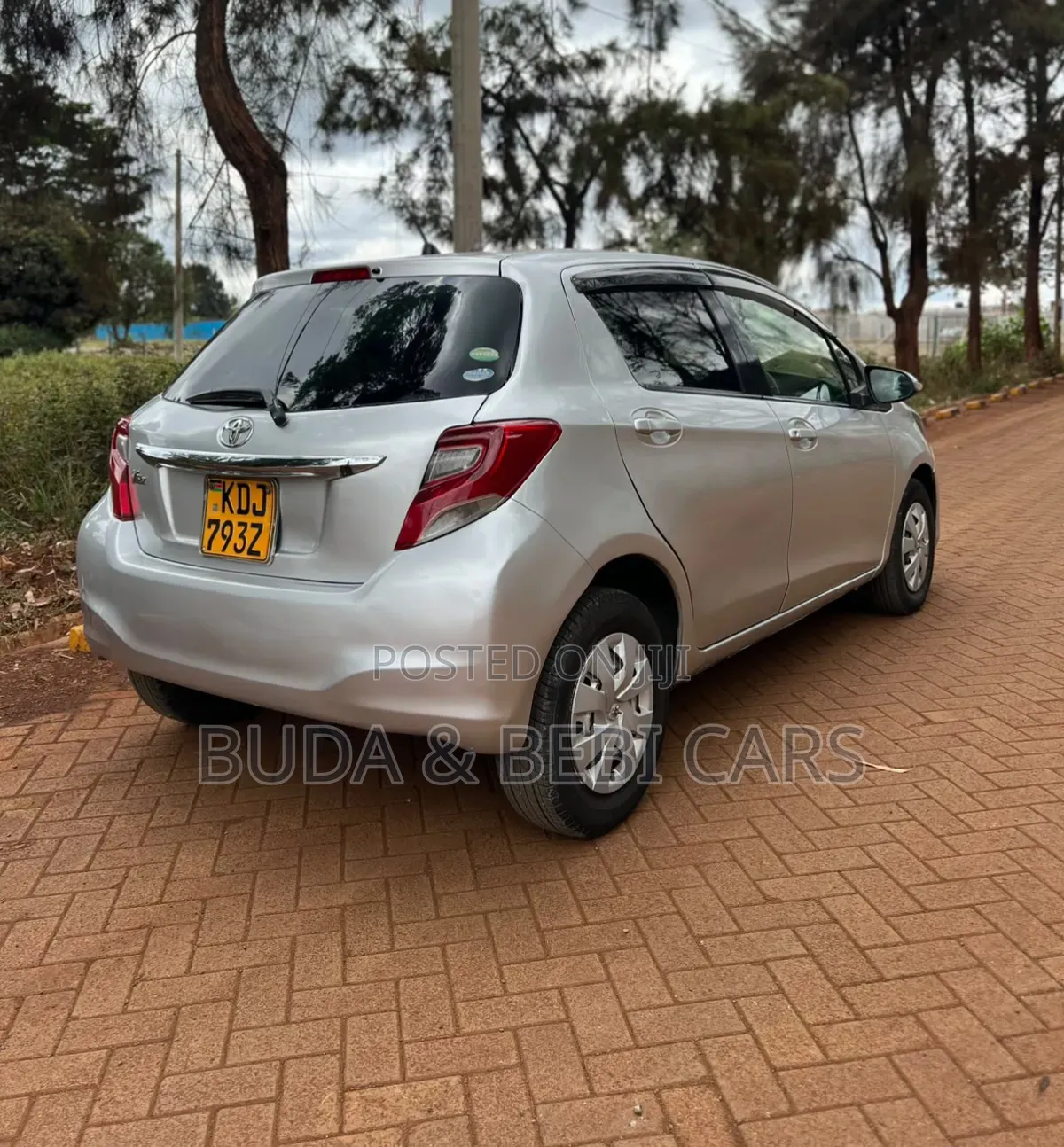 Toyota Vitz 2016 Silver